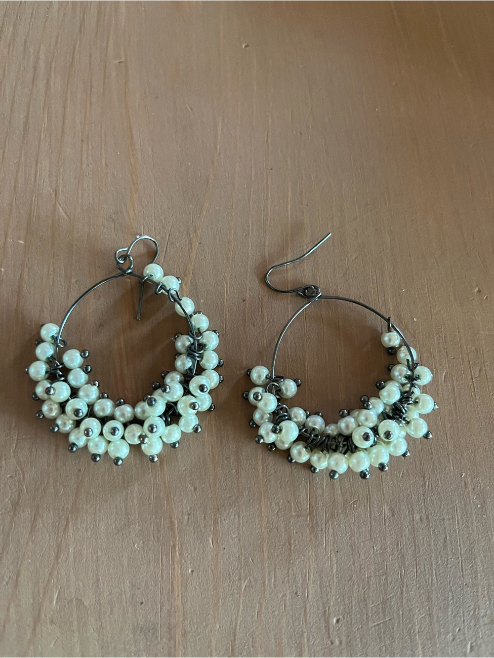 Pearl hoop earrings larger hoops with lots of adorable pearls great size euc